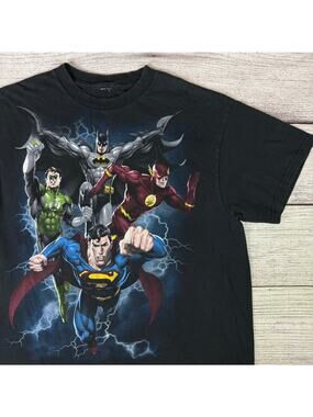 Vintage Y2k DC Comics Superheroes Flash, Superman, Batman T-shirt